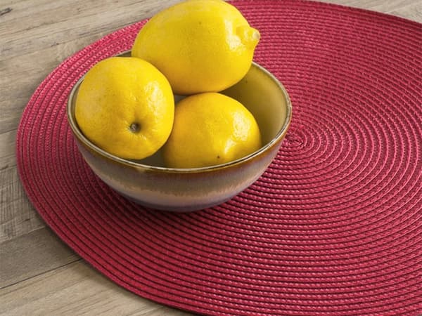 Rund bordstablett i plast 38 cm flätad halksäker röd/burgundy