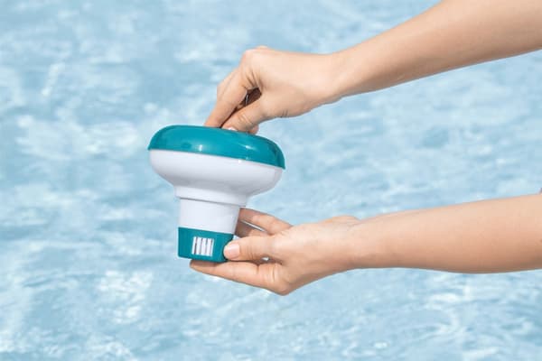 Flytande klor/bromindispenser för pool med justerbar dosering 13 cm