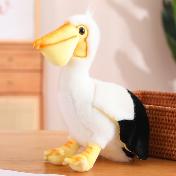 Pehmolelu pelikaani 24 cm valkoinen mustilla siivillä