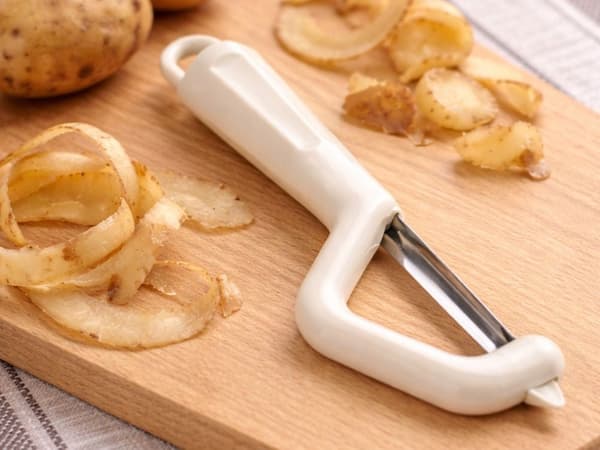 Frugt- og grøntsagsskræller dobbeltblad, rustfrit stål, beige 8,5 cm