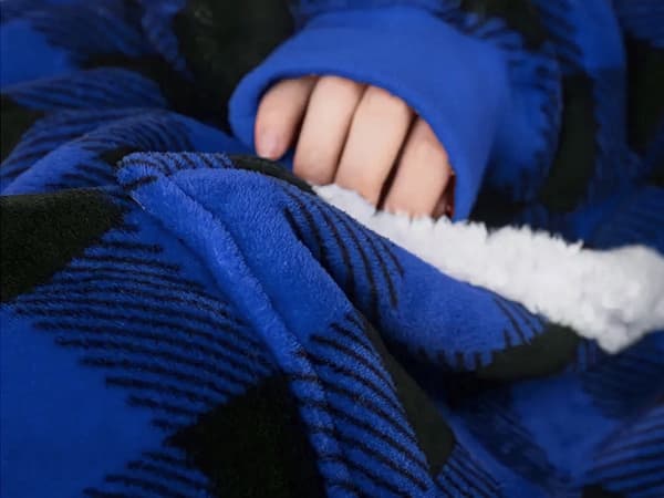 Fleecehuppari huppulla, sininen ruutukuvio, one size oversize