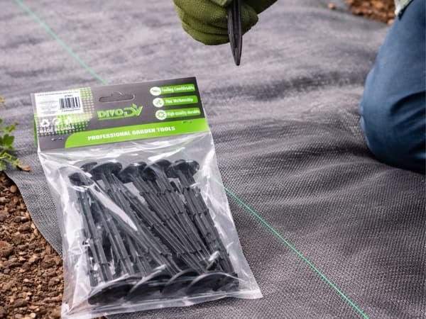 Markpinde til fiberdug i plast 11 cm, sorte, 10-pak