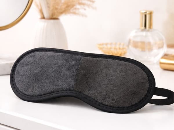 Sovemaske blackout med 20 magneter 22,5x10 cm, sort