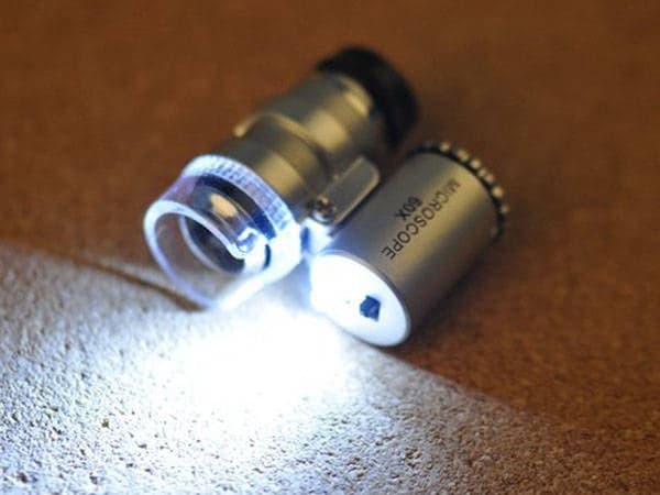 Pekmikroskop 60x med 2 LED och etui inkl batterier