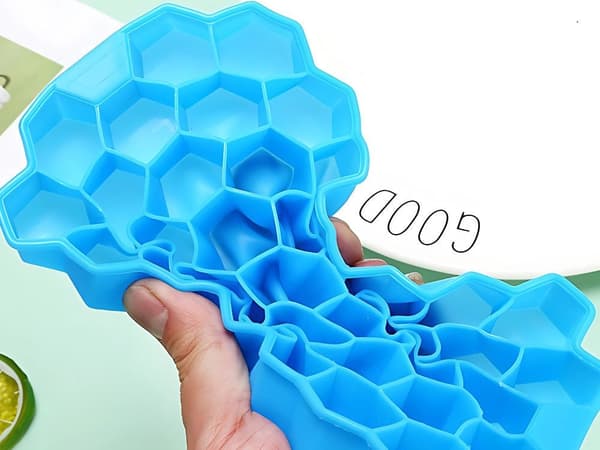 Isterningeform silikone 37 isterninger hexagon 18x11x2 cm blandede farver
