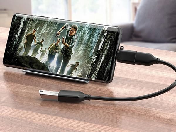 USB-C–USB-A 3.0 OTG-adapteri musta 1,5x3 cm nauhalla