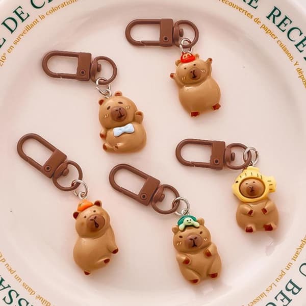Mini capybara nyckelringar 4-pack 3 cm plastfigurer