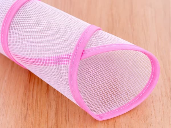 Strykskydd i mesh 50x30 cm rosa med elastisk handrem