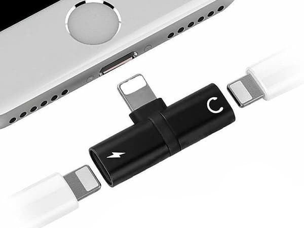 Lightning-adapter 2-i-1 splitter til opladning og hovedtelefoner sort