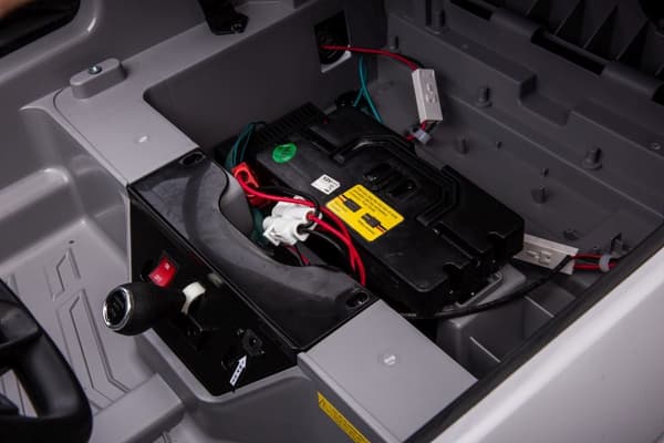 Akkukäyttöinen lastenauto JS3168 harmaa