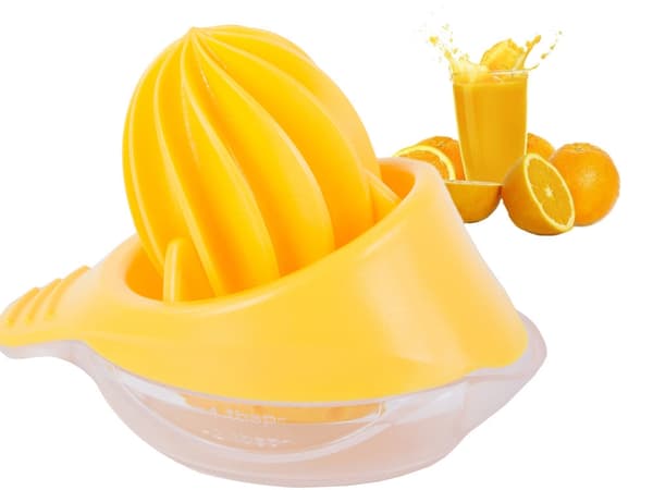 Manuell citruspress i plast 50 ml gul 12,5x8 cm