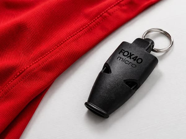 FOX 40 Micro fløjte 110 dB med snor, farve tilfældig