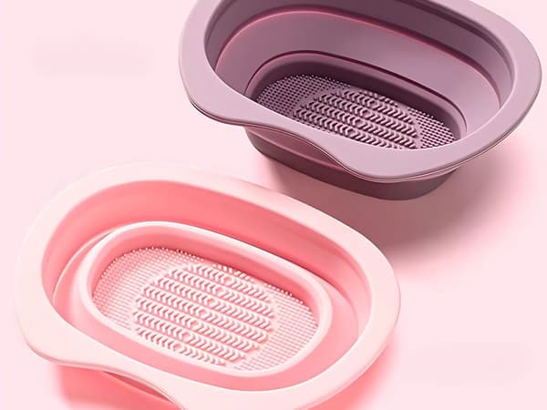 Renseskål til makeuppensler og makeupsvampe i silikone mixfarve