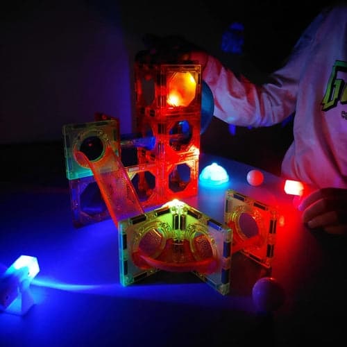 Magnetiska byggblock 3D kulbana 110 delar med LED, 3+ år