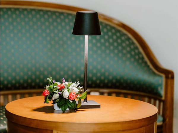 LED-pöytälamppu 3W kosketus, 3 valotilaa, musta, USB-C-kaapeli