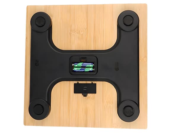 Badrumsvåg bambu digital LCD 180 kg 28x28 cm inkl AAA-batterier