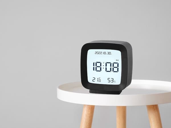 Digitalt vækkeur LCD med dato, temperatur & luftfugtighed sort