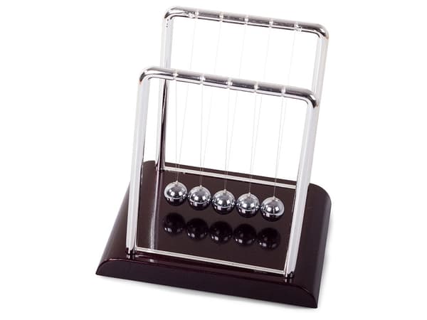 Newtons pendul 5 kugler skrivebordsmodel højde 18 cm