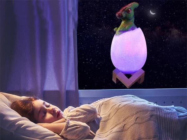 Dinosauruslamppu RGB-LED puujalustalla 7 väriasetusta, mukana virtakaapeli