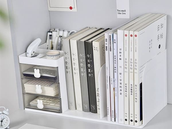 Skrivebordsorganisator med 3 skuffer og bogrum plast blandede farver