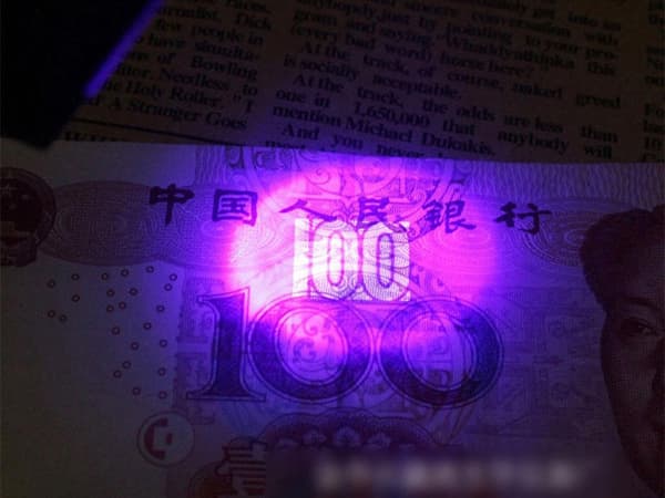 Foldbar juvelererlup 40x 25 mm med LED og UV, aluminium