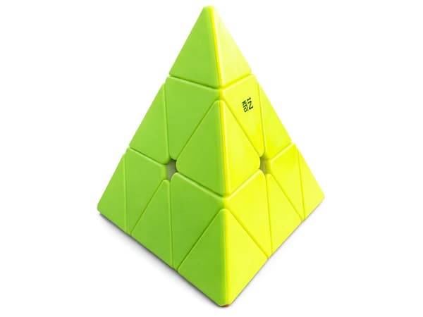Pyraminx-pyramidikuutio 3D-logiikkapulma pyörivä muovi 9,5 cm