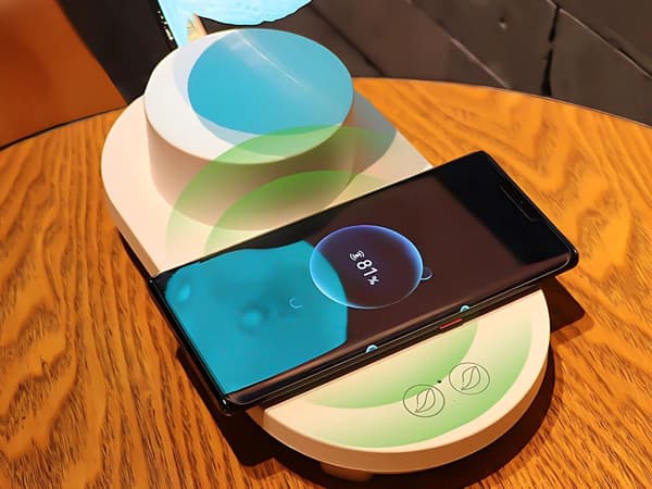 Kuunlamppu Bluetooth-kaiuttimella ja 10W langattomalla latauksella, 28 cm
