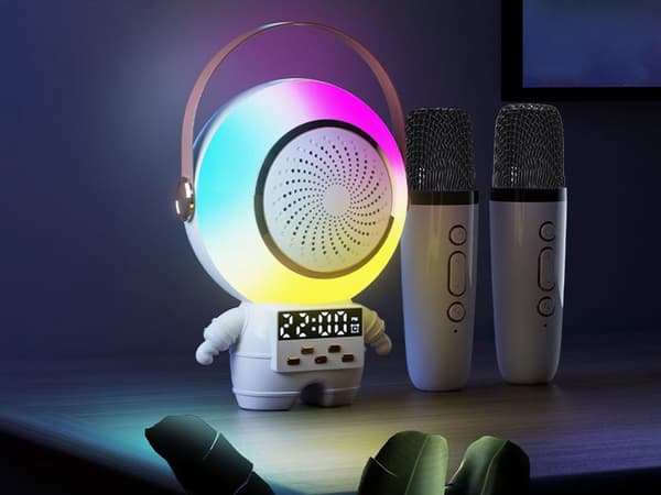 Karaokajärjestelmä Bluetooth-kaiutin LEDillä ja 2 langattomalla mikrofonilla
