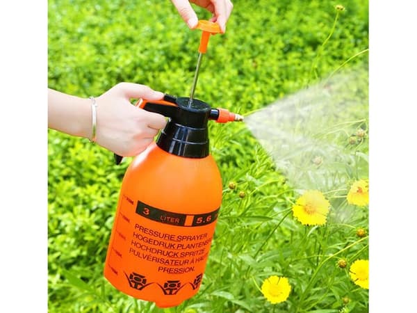Tryksprøjte 2 L til planter med justerbar dyse og låsefunktion orange