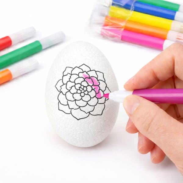 Pysselset styrofoamägg med hönsdesign 6-pack + 6 färgmarkörer