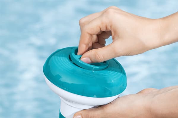 Flytande klor/bromindispenser för pool med justerbar dosering 13 cm