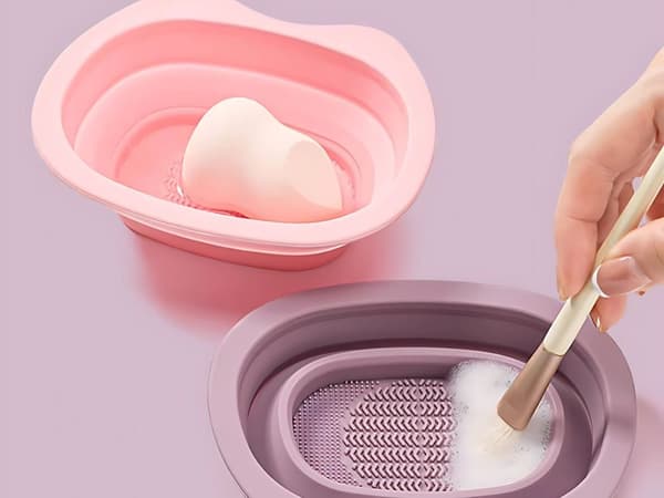 Renseskål til makeuppensler og makeupsvampe i silikone mixfarve
