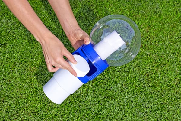 Flytande klor/bromdispenser solcell med LED för 7,6 cm tabletter