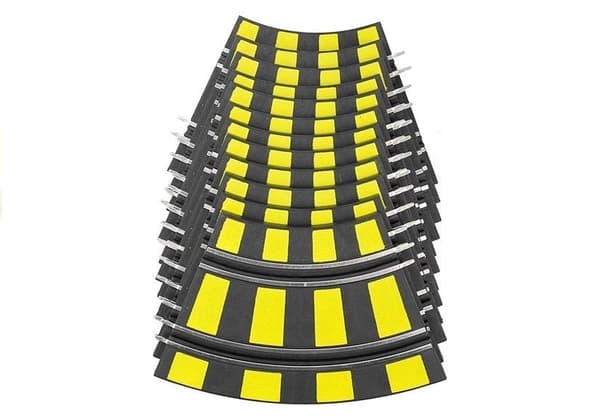 Autorata 565 cm, 2 formuliautoa, silmukat ja 220V-adapteri