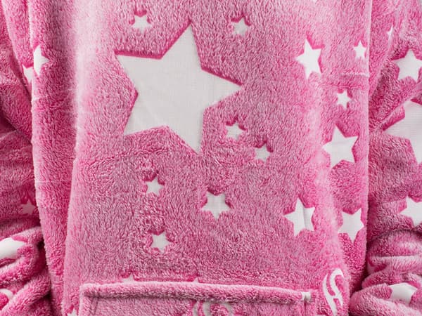Oversize fleece-trøje med hætte og lomme rosa stjerner onesize
