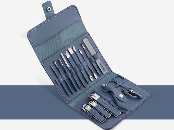Manikyyri- ja pedikyyrisetti 16 osaa, etui, sininen