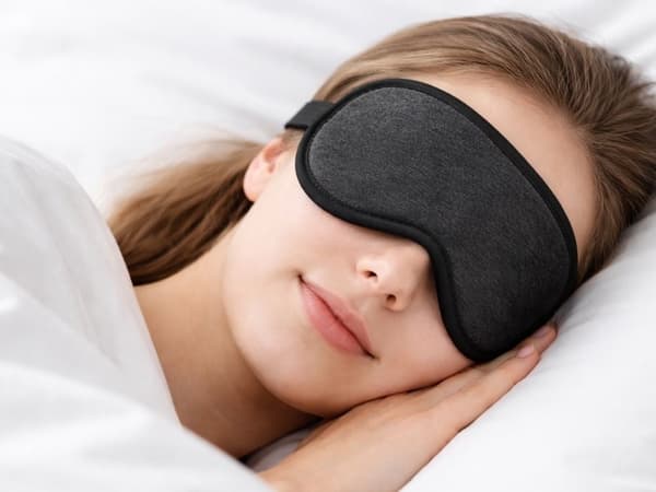Sovemaske blackout med 20 magneter 22,5x10 cm, sort