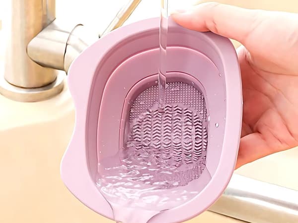 Renseskål til makeuppensler og makeupsvampe i silikone mixfarve