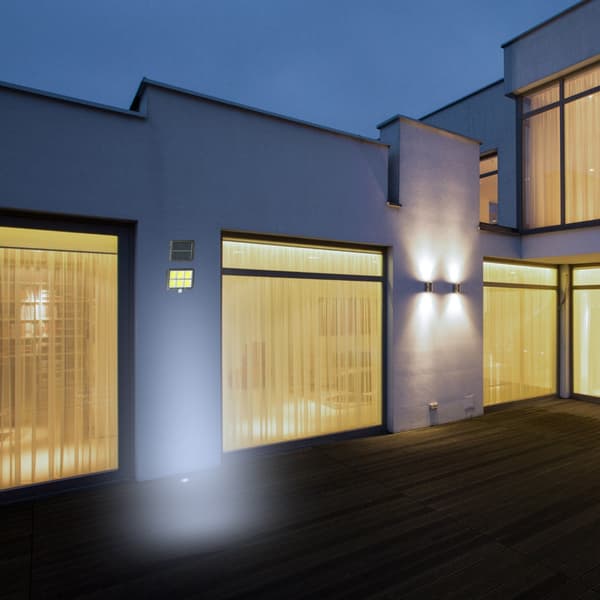 Solcellelampe 120 LED med bevægelses- og skumringssensor 6-10 h