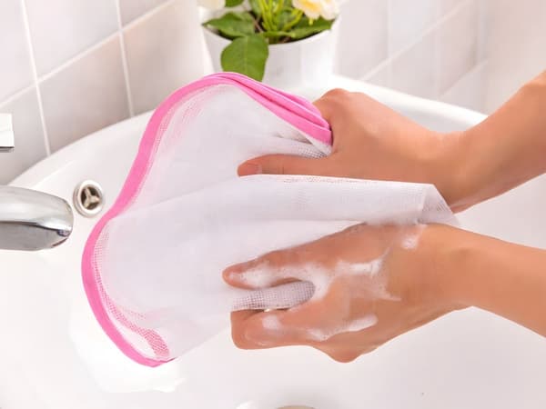 Strykskydd i mesh 50x30 cm rosa med elastisk handrem