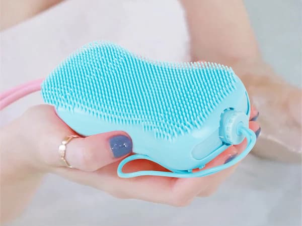 Opladelig kropsbørste i silikone med massage USB blå/rosa