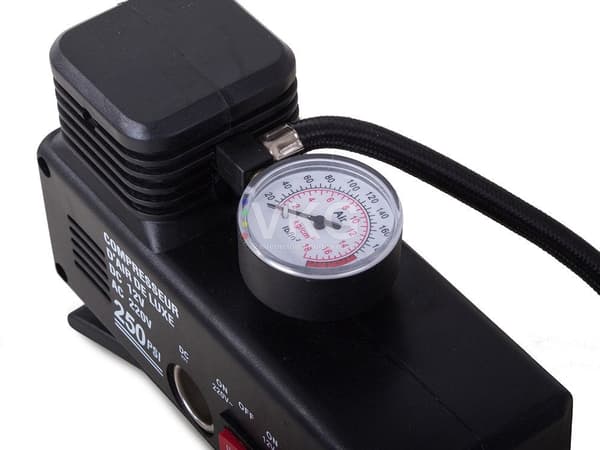 Luftkompressor 230V/12V 250 PSI med trykmåler og 3 mundstykker