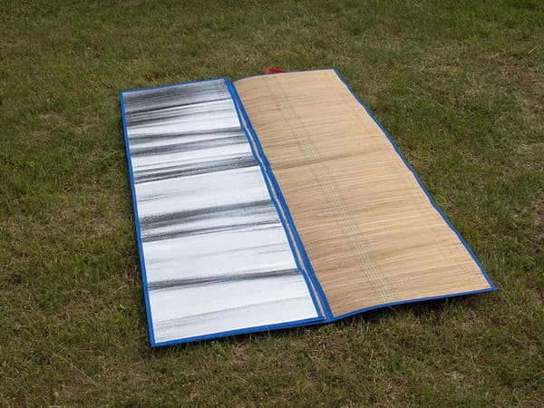 Strandmatta halm 150x170 cm med aluminiumundersida bärhandtag