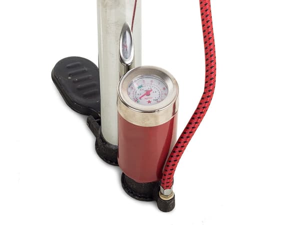 Manuell metallpump med tryckmätare slang 55 cm för däck och bollar