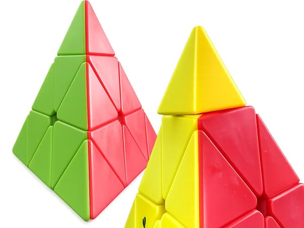 Pyraminx-pyramidikuutio 3D-logiikkapulma pyörivä muovi 9,5 cm