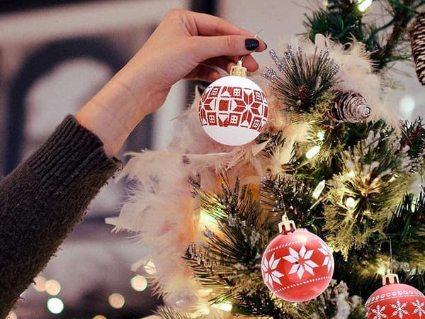 Julekugler plast 5 cm rød/hvid 30-pak