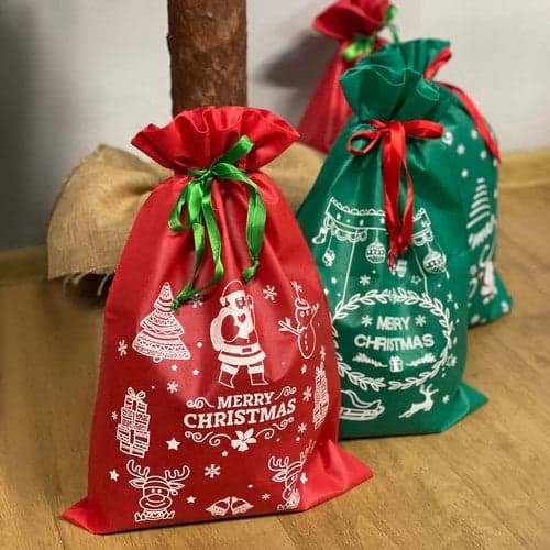 Julklappspåsar med snöre tomtemönster 45x29,5 cm 4-pack