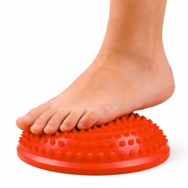 Sensorinen tasapainopuolipallo 16 cm oranssi hierontanystyröillä