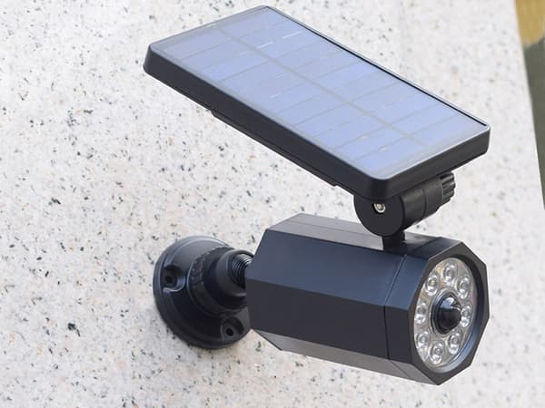 Solcellelampe LED med bevægelses- og skumringssensor 66 cm