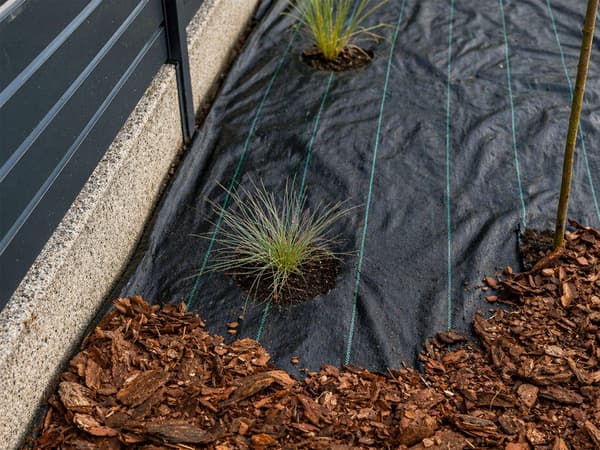 Markduk ogräsduk PP 70 g/m² 1x30 m svart med gröna linjer